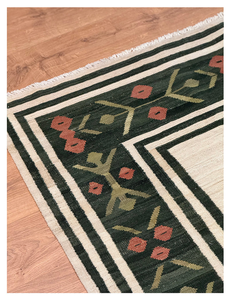 Scandinavian Kilim | 412cm x 310cm | Scandinavian Design | Emma Mellor