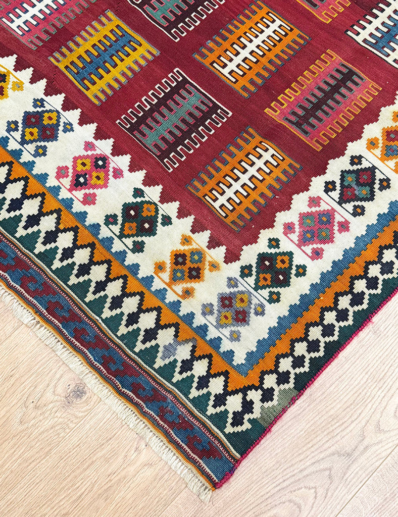 Old Qashqai Kilim Rug | 260cm x 148cm | Kilim Rugs  | Emma Mellor Rugs