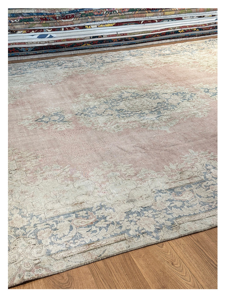 Vintage Persian Rug | 397cm x 290cm | Vintage Rugs | Emma Mellor Rugs