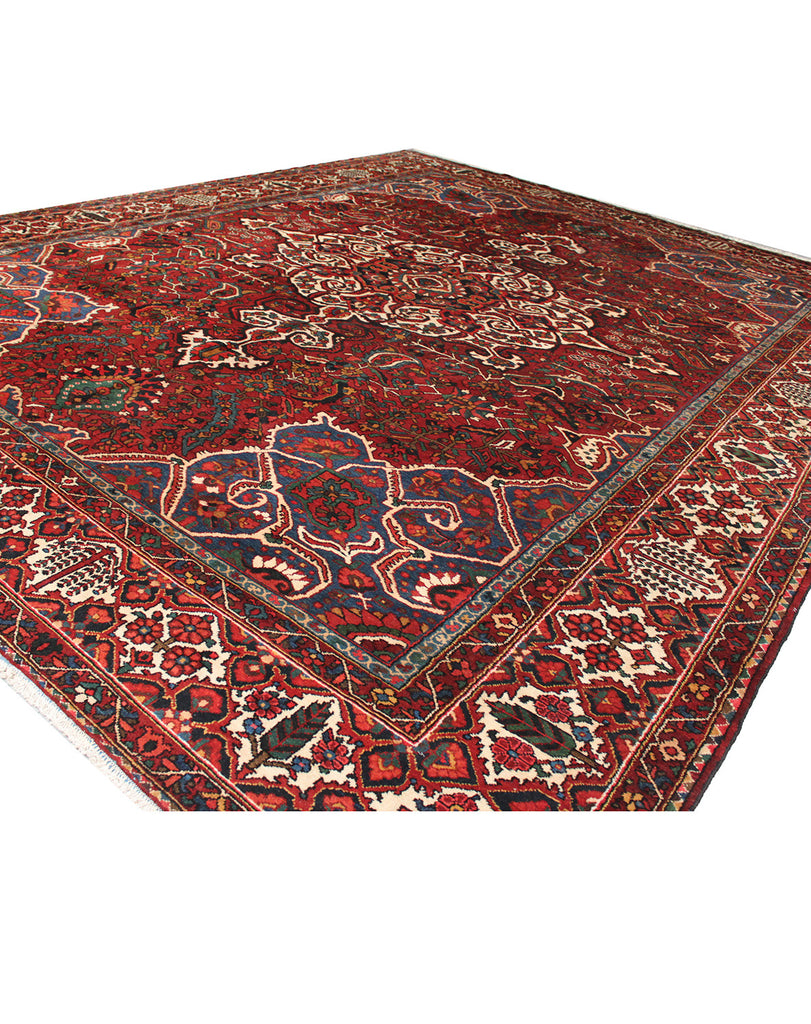 Persian Bakhtiar (old) - 566cm x 432cm (18-6ft x 14-2ft)
